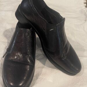 AEROSOLES Black Slip-On Flats with Elastic Panels